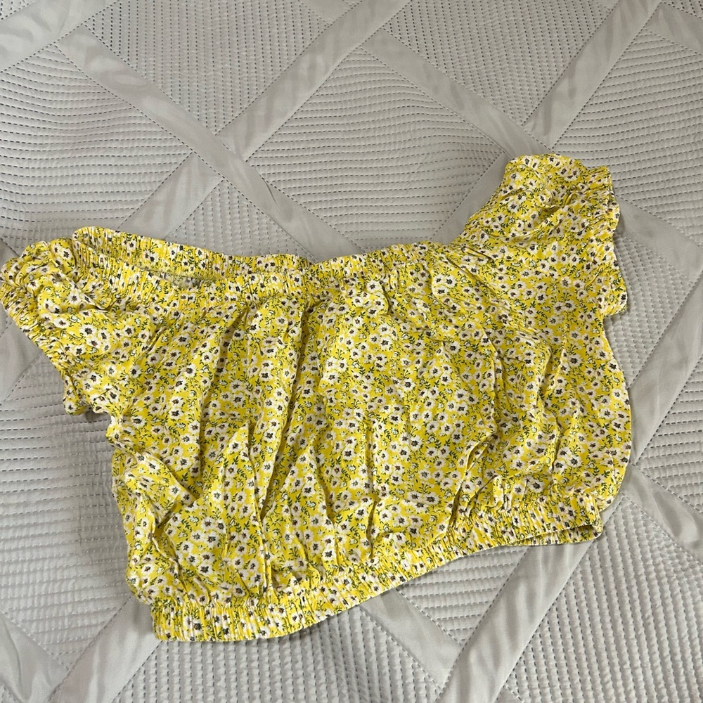 Forever 21 Smocked Off-the-Shoulder Floral Crop Top - Yellow/White - Small - Picture 3 of 4